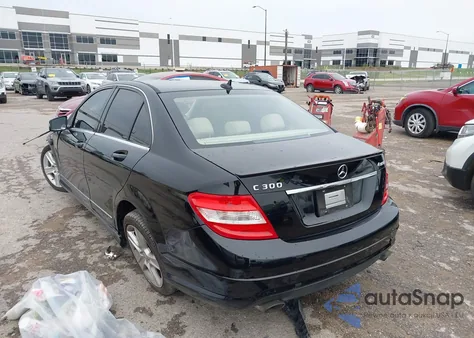 2011 Mercedes-Benz C 300 Luxury 4Matic/Sport 4Matic из США, поврежденный, VIN WDDGF8BB4BR134489